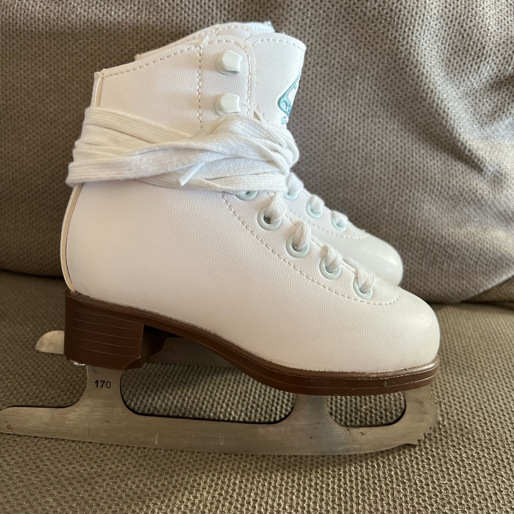Kids size 9 ice skates